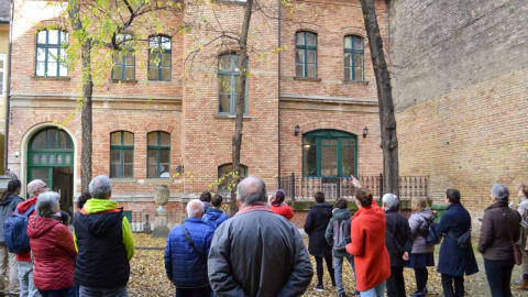 Pincétől a padlásig: vendégségben Róth Miksánál // épülettörténeti séta